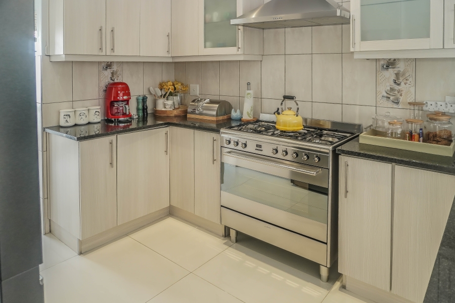 3 Bedroom Property for Sale in Jakarandas Western Cape